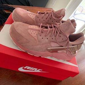 10.5 Men’s Nike Huaraches - Rose Gold